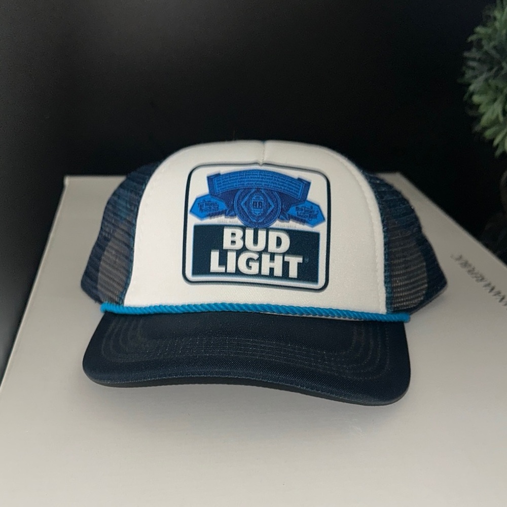 Bud Light Blue Mesh Baseball Cap Trucker Hat Adjustable in Blue and White Unisex